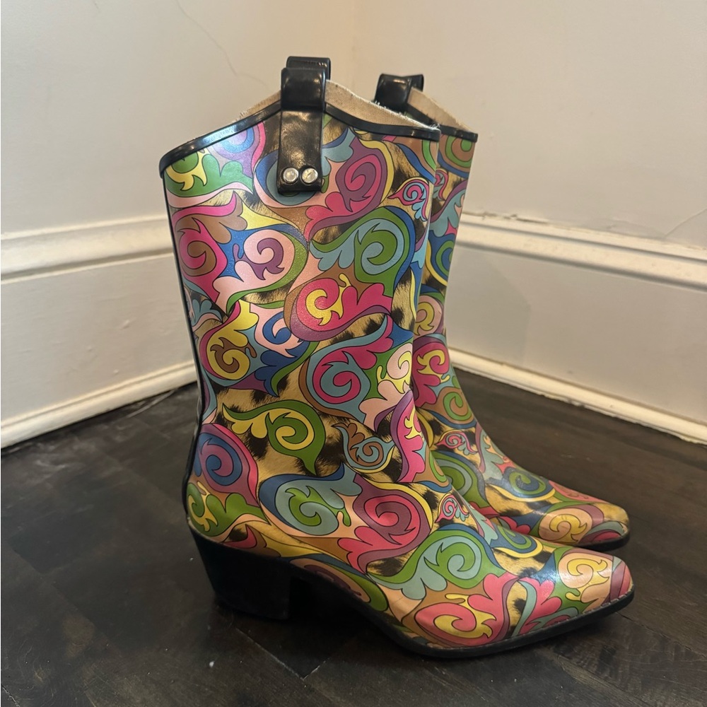 Colorful Swirl Pattern Cowboy Boots